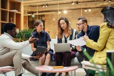 Aménagez des espaces collaboratifs dans vos bureaux pour favoriser l'échange et la créativité